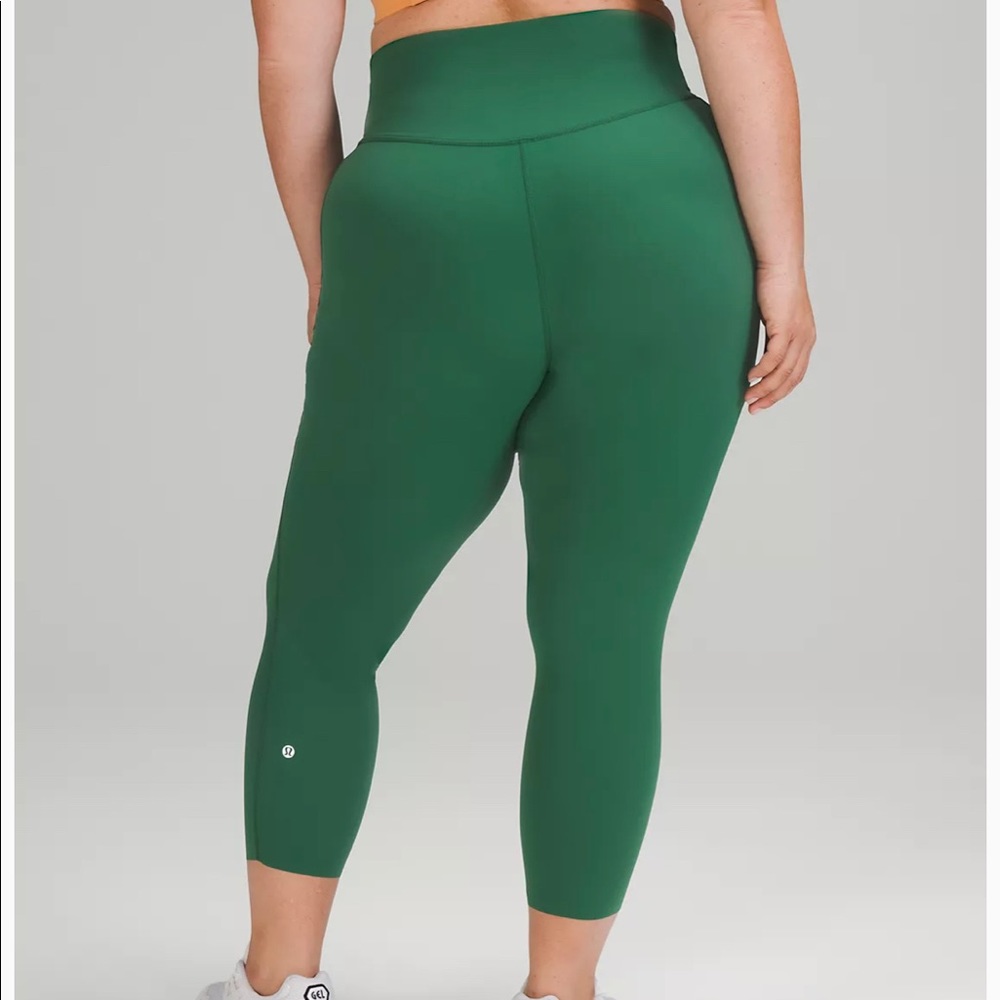 Lululemon Capri Pant size 10
BASE PACE HIGH-RISE CROP 23"
Everglade Green